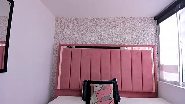 Hanna Lee   online show from 28, 10, 2025