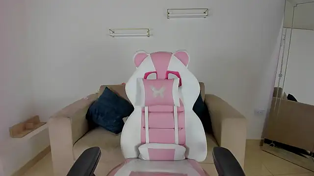 april smiith online show from 10, 9, 2025