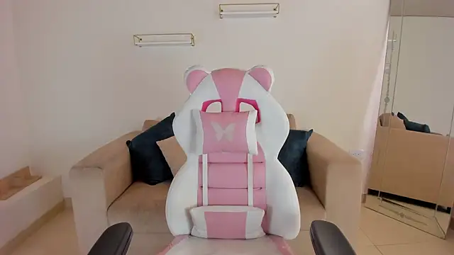 april smiith online show from 24, 9, 2025