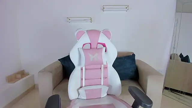 april smiith online show from 6, 10, 2025