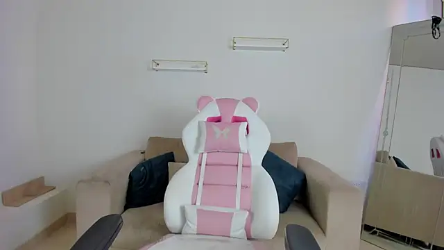 april smiith online show from 27, 11, 2025