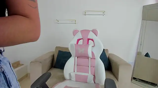 april smiith online show from 3, 12, 2025