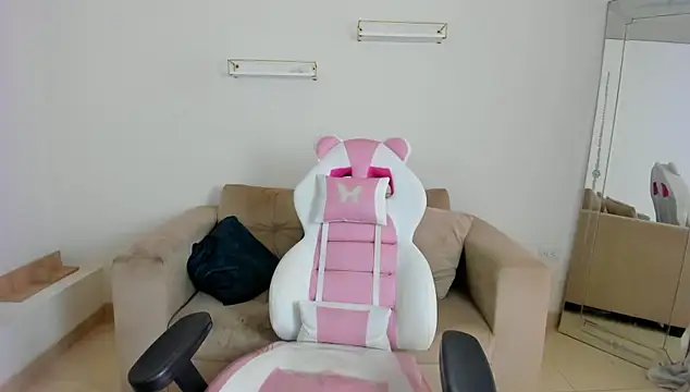 april smiith online show from 10, 1, 2026