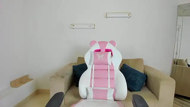 april smiith online show from 3, 2, 2026