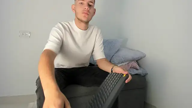 lara and danny online show from 23, 10, 2025