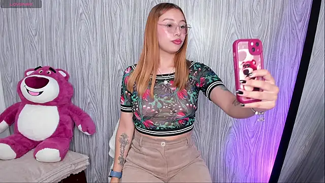 Snapshot of Sofii_03 chatting on 8, 10, 2025 Sofii 03 online show from 8, 10, 2025