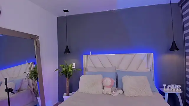 NaishaFord 1 online show from 10, 4, 2026