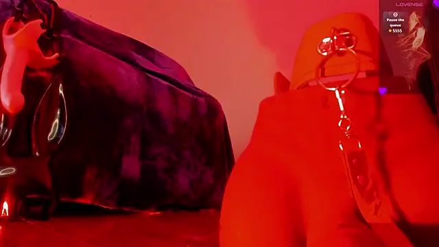 Violett Novoa online show from 31, 10, 2025