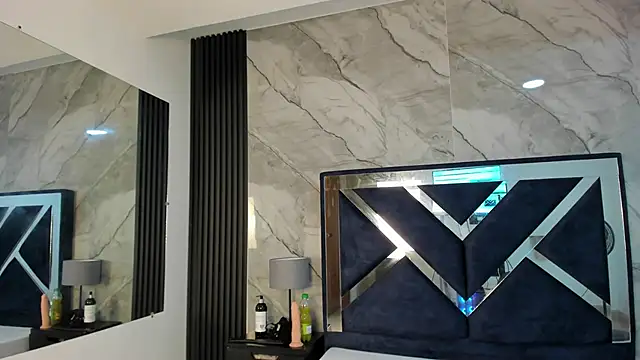 Megan Sweetas online show from 6, 11, 2025