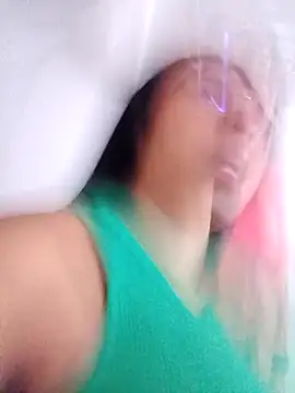 Snapshot of Elowen_Clark chatting on 18, 2, 2026 Elowen Clark online show from 18, 2, 2026