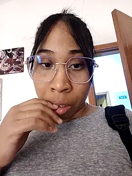 Snapshot of Elowen_Clark chatting on 20, 2, 2026 Elowen Clark online show from 20, 2, 2026