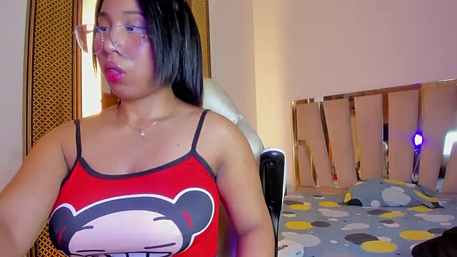 Snapshot of Elowen_Clark chatting on 25, 2, 2026 Elowen Clark online show from 25, 2, 2026