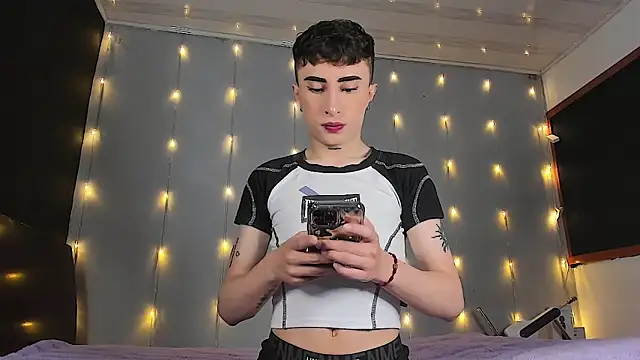 Snapshot of SebastianHilton chatting on 7, 5, 2026 SebastianHilton online show from 7, 5, 2026