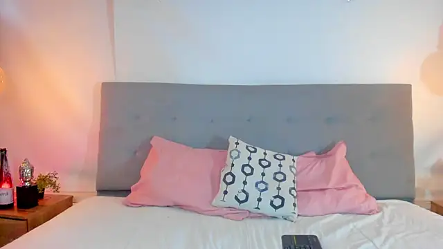 Luna Claire online show from 3, 10, 2025