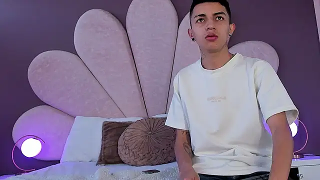 NickandAbby  online show from 2, 12, 2025