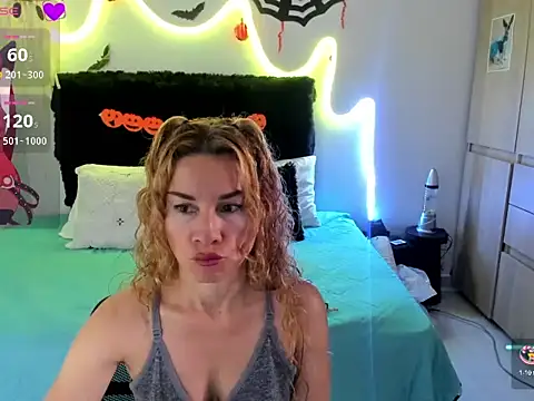 Snapshot of angie_blondies chatting on 7, 10, 2025 angie blondies online show from 7, 10, 2025