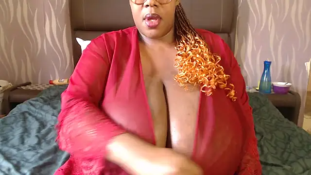 Snapshot of BoobsQueen46K chatting on 30, 4, 2026 BoobsQueen46K online show from 30, 4, 2026