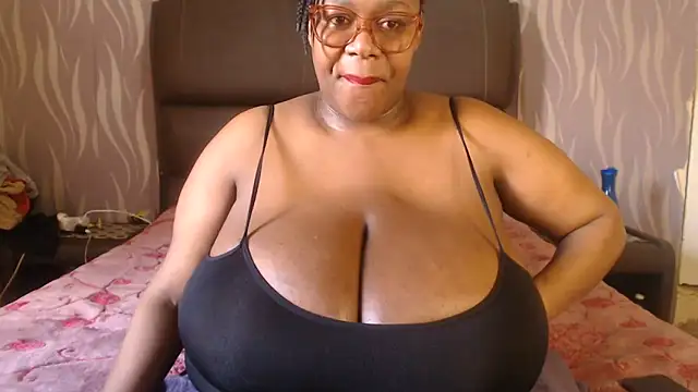 Snapshot of BoobsQueen46K chatting on 30, 6, 2026 BoobsQueen46K online show from 30, 6, 2026