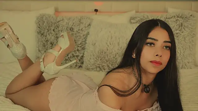 MikaelaJayy online show from 19, 4, 2026