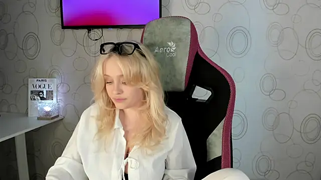 Julliakoill online show from 3, 3, 2026