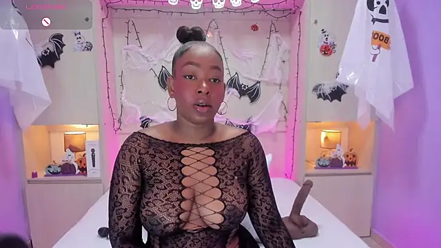 Snapshot of CassiieLondon chatting on 23, 10, 2025 CassiieLondon online show from 23, 10, 2025