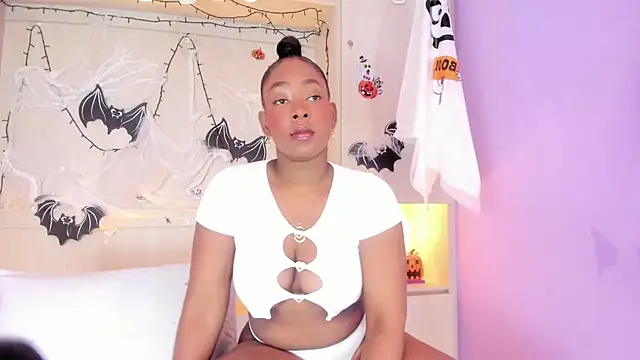 Snapshot of CassiieLondon chatting on 25, 10, 2025 CassiieLondon online show from 25, 10, 2025