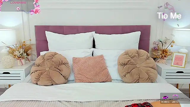 Snapshot of ToriSonn chatting on 14, 10, 2025 ToriSonn online show from 14, 10, 2025