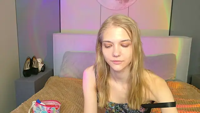 4example Chloe online show from 14, 4, 2026