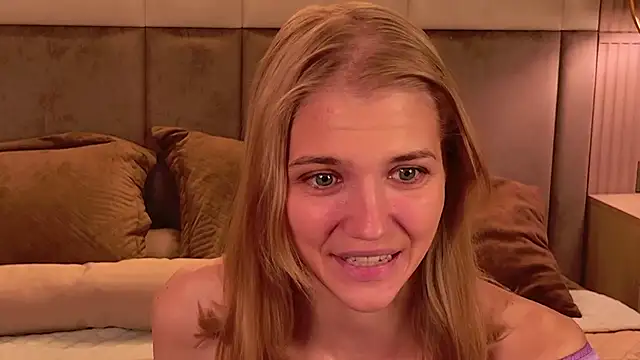 Snapshot of 4example_Chloe chatting on 13, 6, 2026 4example Chloe online show from 13, 6, 2026