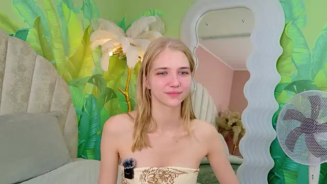 Snapshot of 4example_Chloe chatting on 9, 7, 2026 4example Chloe online show from 9, 7, 2026