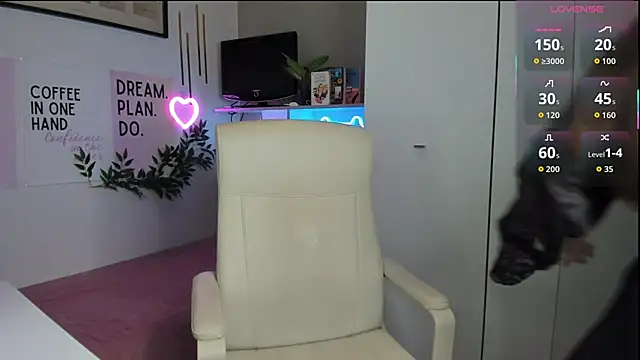 LiaWoow online show from 14, 10, 2025