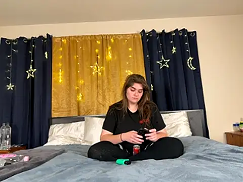 Eliza Kennedy online show from 4, 12, 2025