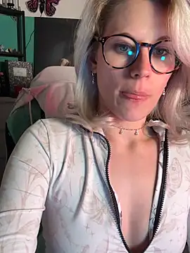 Snapshot of TheRealJessyLey chatting on 12, 5, 2026 TheRealJessyLey online show from 12, 5, 2026