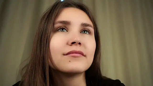 Snapshot of EthalFlowers chatting on 8, 10, 2025 EthalFlowers online show from 8, 10, 2025