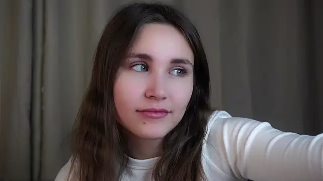 Snapshot of EthalFlowers chatting on 5, 11, 2025 EthalFlowers online show from 5, 11, 2025