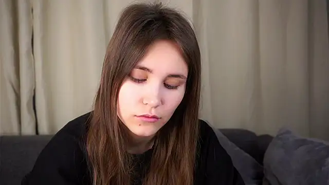 Snapshot of EthalFlowers chatting on 15, 11, 2025 EthalFlowers online show from 15, 11, 2025