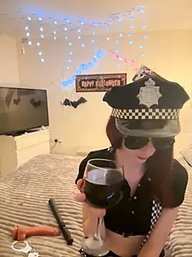 Snapshot of NaughtyLittleLouise chatting on 24, 10, 2025 NaughtyLittleLouise online show from 24, 10, 2025