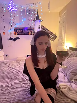 Snapshot of NaughtyLittleLouise chatting on 25, 10, 2025 NaughtyLittleLouise online show from 25, 10, 2025