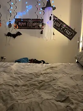 Snapshot of NaughtyLittleLouise chatting on 27, 10, 2025 NaughtyLittleLouise online show from 27, 10, 2025