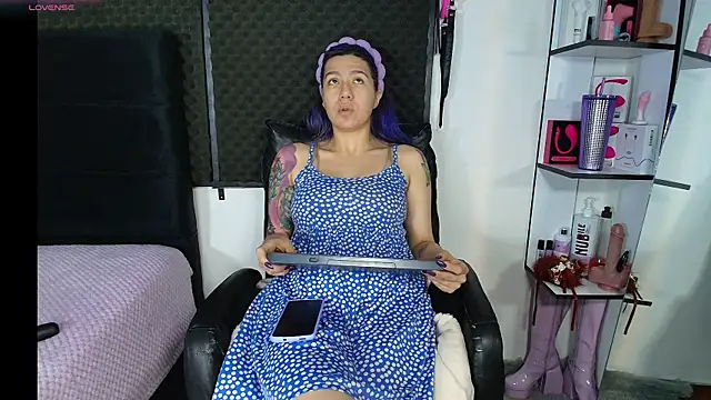 karlamoon23 online show from 8, 3, 2026