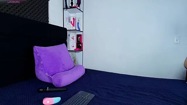 karlamoon23 online show from 9, 4, 2026