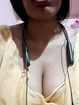 kaviyaponnu0987 online show from 15, 11, 2025