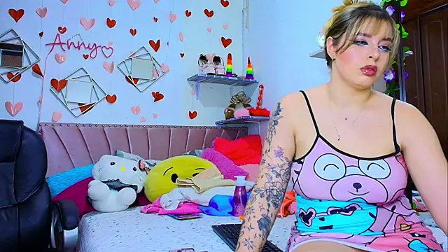 Anny Hurtado online show from 22, 11, 2025