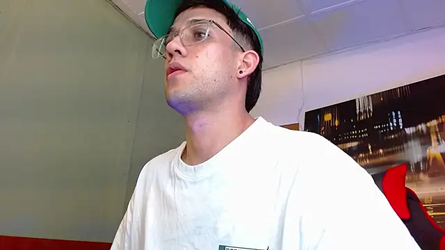 Snapshot of alexgiraldo__ chatting on 20, 6, 2026 alexgiraldo online show from 20, 6, 2026