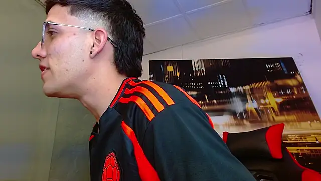 Snapshot of alexgiraldo__ chatting on 8, 7, 2026 alexgiraldo online show from 8, 7, 2026