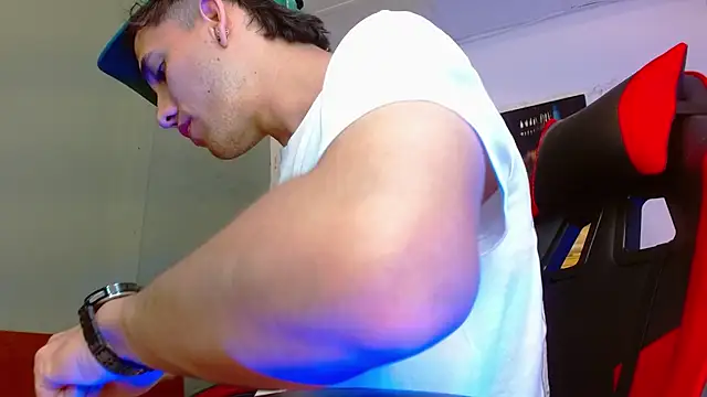 Snapshot of alexgiraldo__ chatting on 18, 7, 2026 alexgiraldo online show from 18, 7, 2026