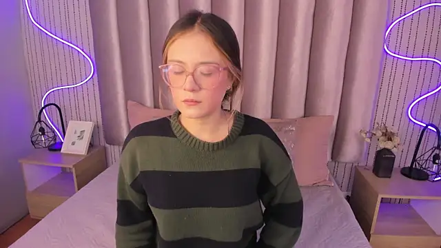 SamanthaPeachss online show from 27, 10, 2025