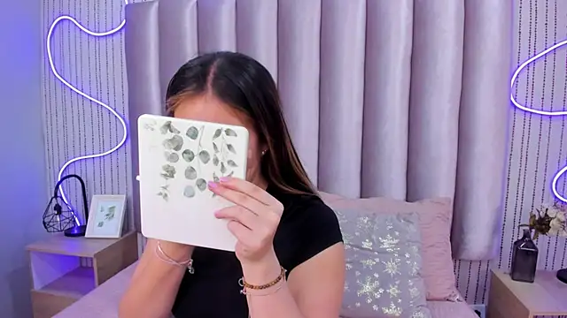 SamanthaPeachss online show from 11, 11, 2025