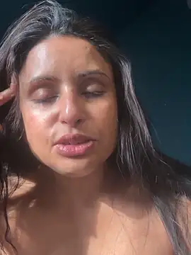 Snapshot of Angelaarayexx chatting on 10, 5, 2026 Angelaarayexx online show from 10, 5, 2026