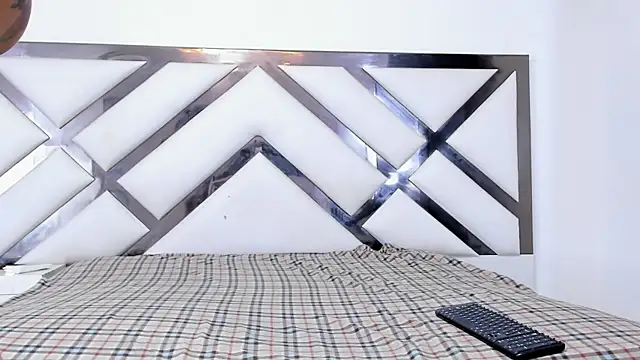 Snapshot of LadyandMaverick chatting on 25, 11, 2025 LadyandMaverick online show from 25, 11, 2025